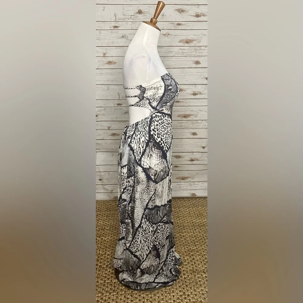 Fashion Nova empire-waist strapless open back maxi dress - Picture 3 of 5